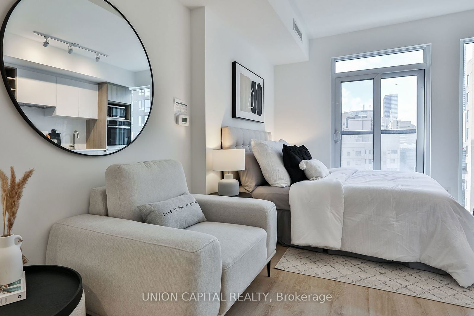 319 Jarvis St, unit 803 for sale