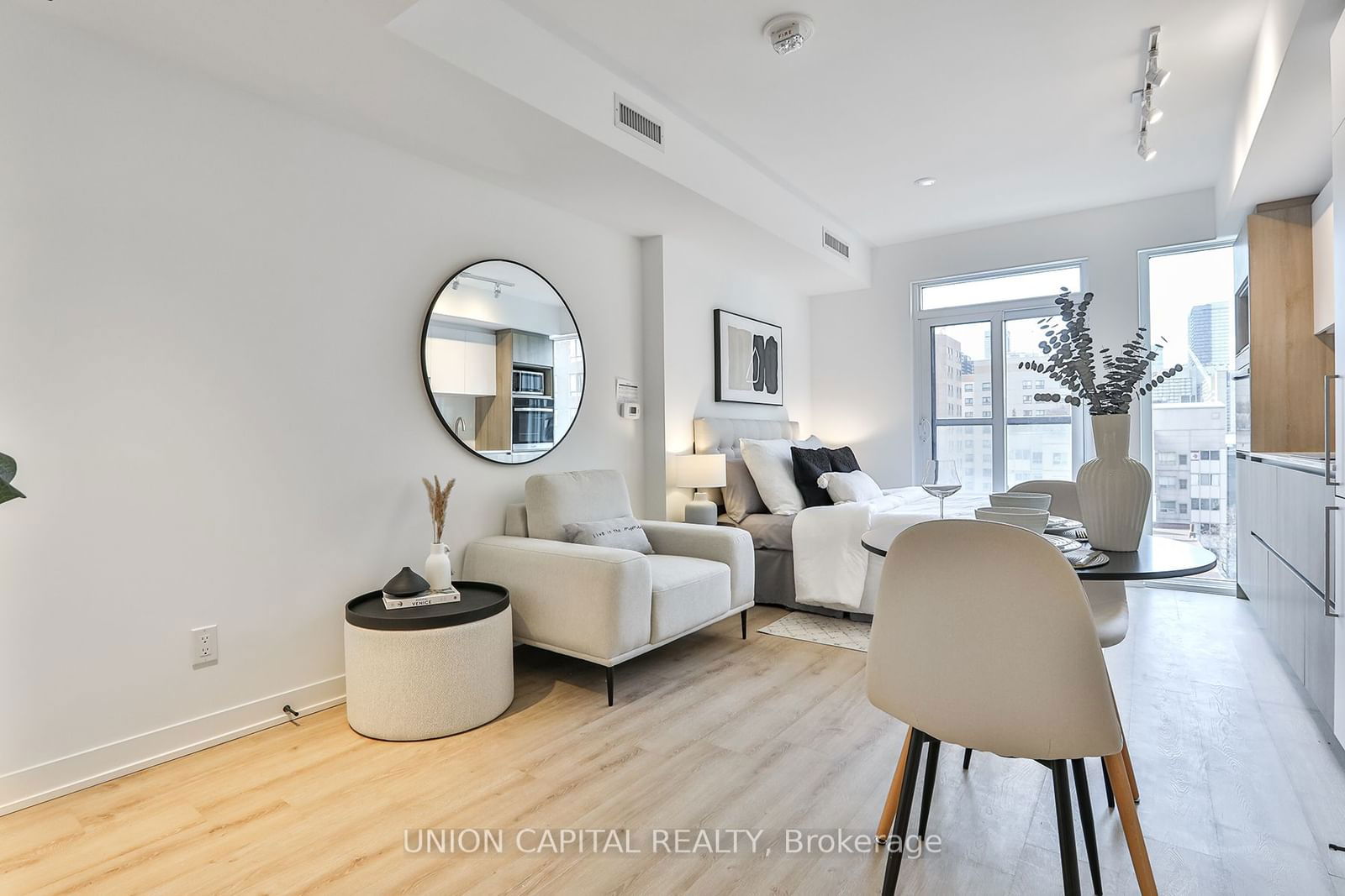 319 Jarvis St, unit 803 for sale