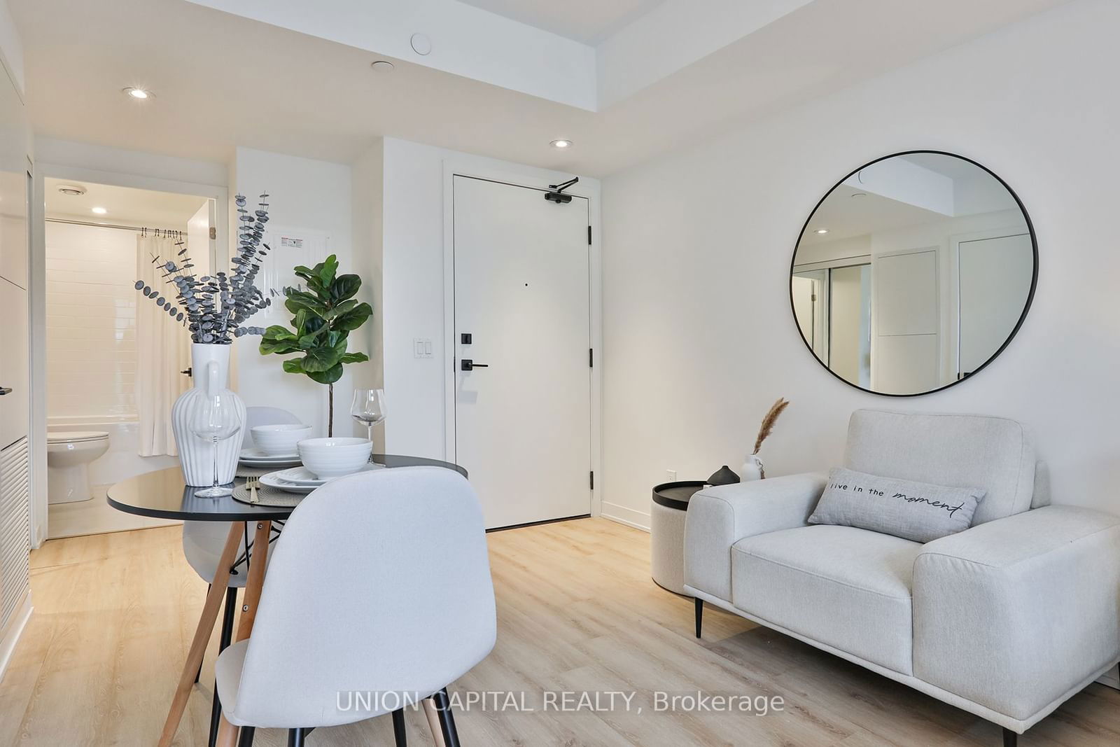 319 Jarvis St, unit 803 for sale