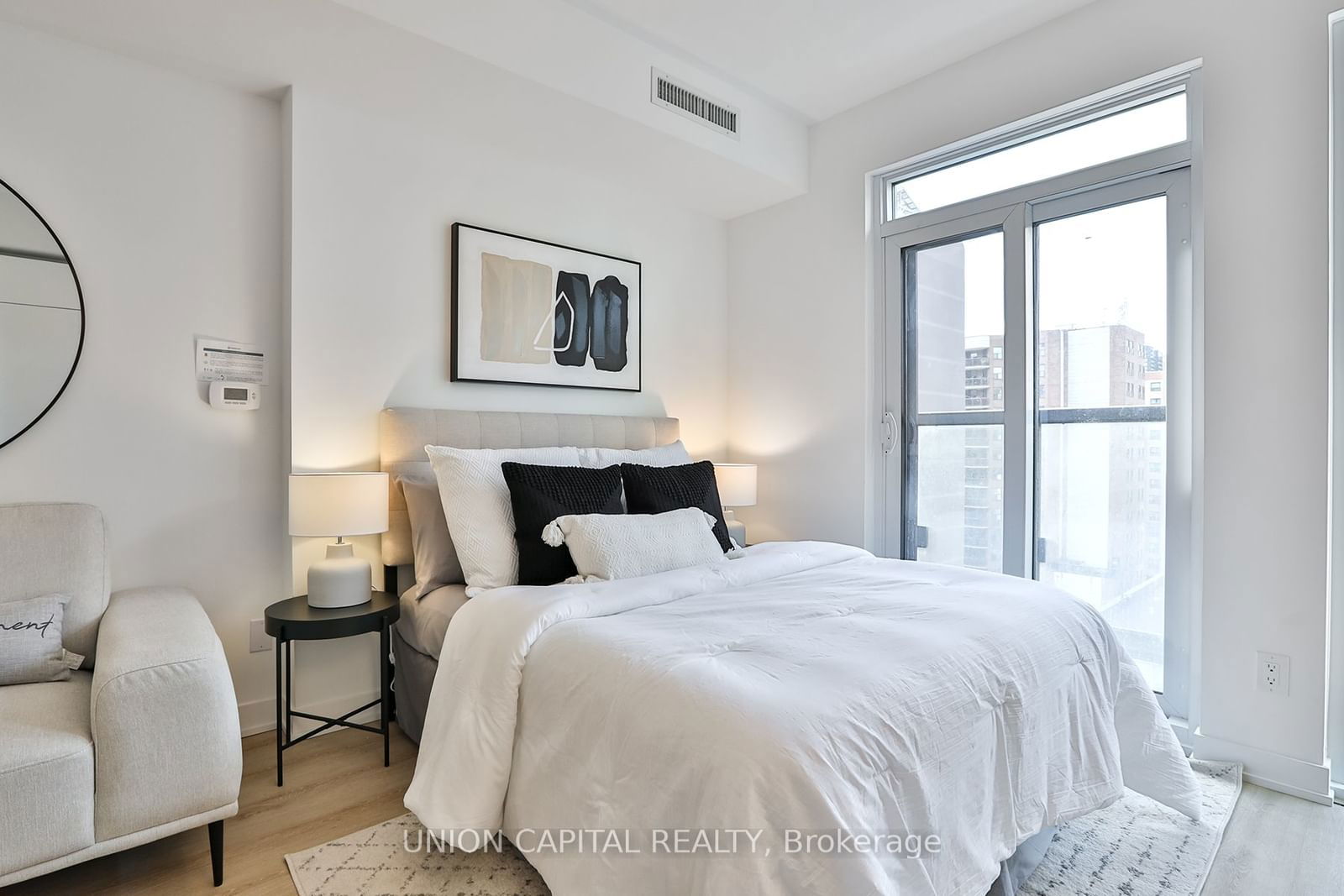 319 Jarvis St, unit 803 for sale