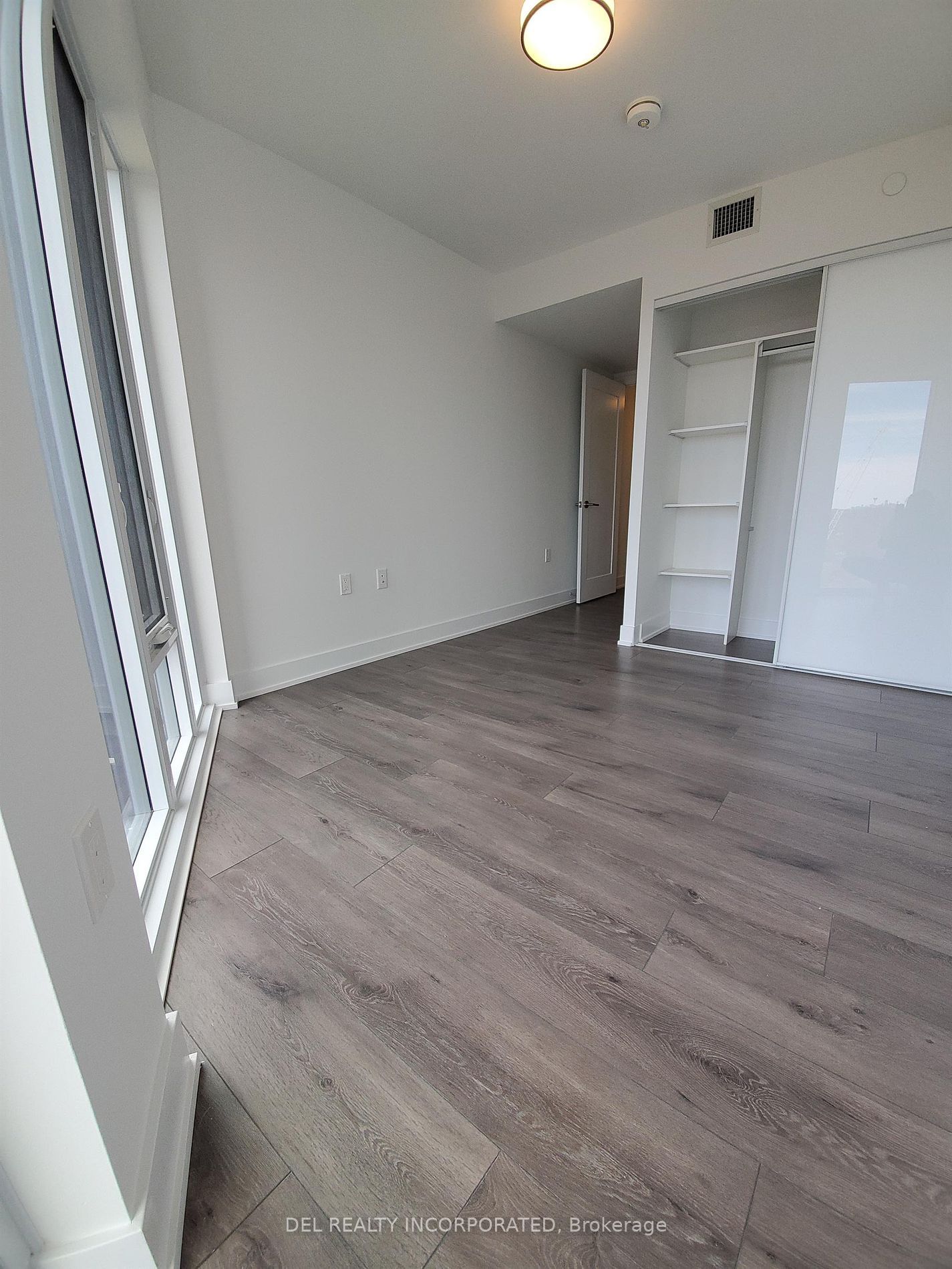 575 Bloor St E, unit 1802 for rent