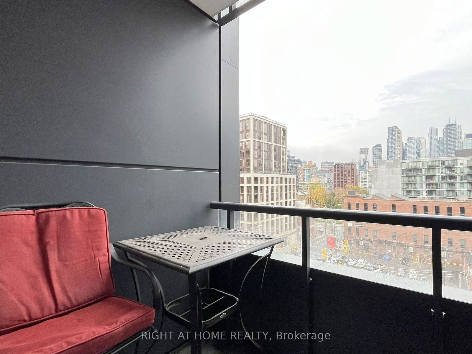 501 Adelaide St W, unit 802 for rent