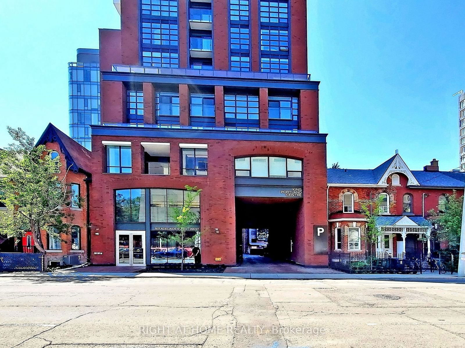 501 Adelaide St W, unit 802 for rent