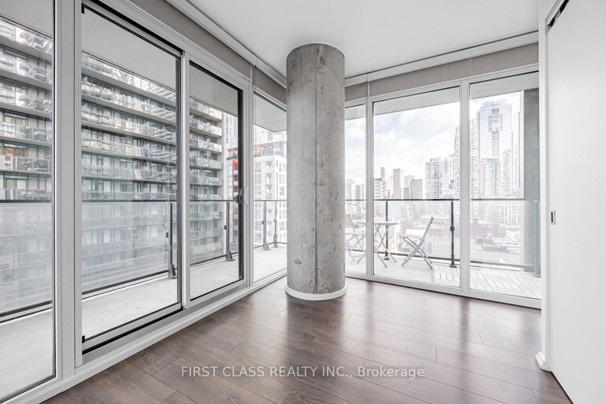 125 Peter St, unit 1308 for rent