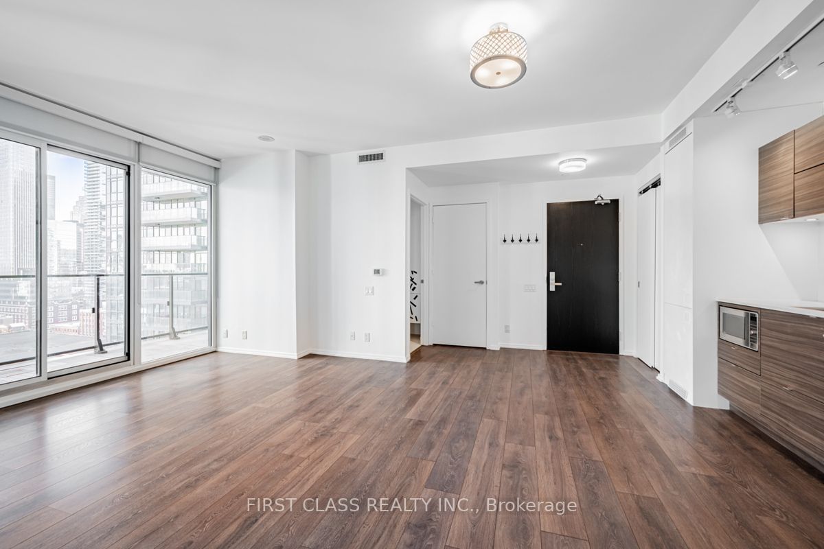 125 Peter St, unit 1308 for rent