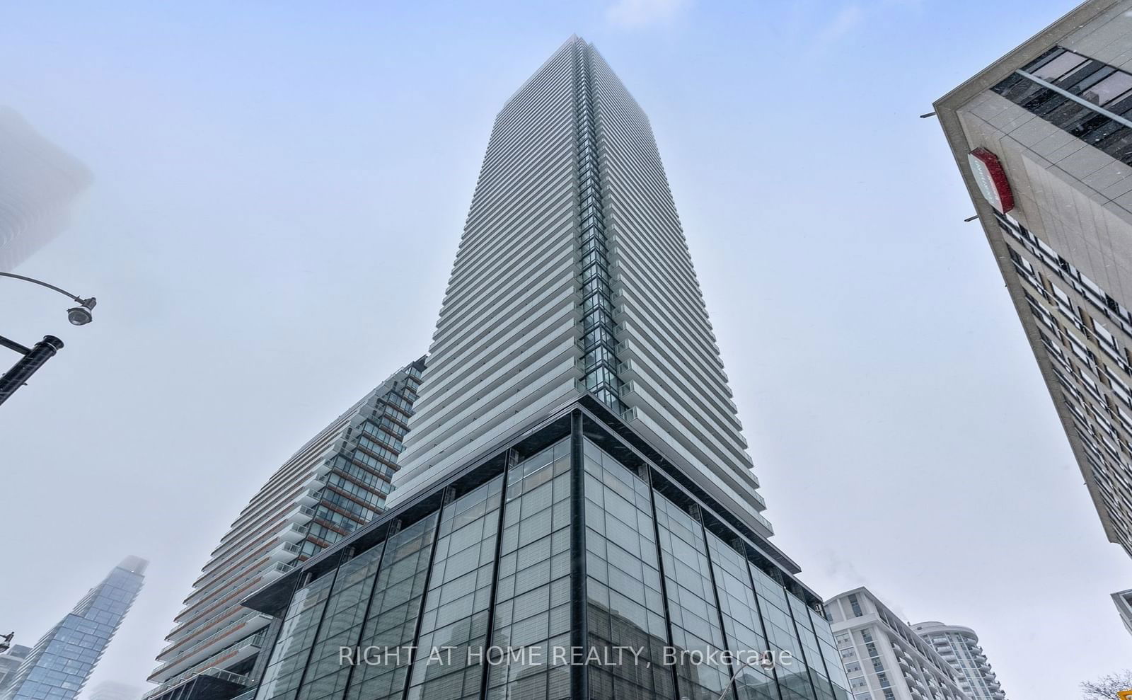 501 Yonge St, unit 2704 for sale