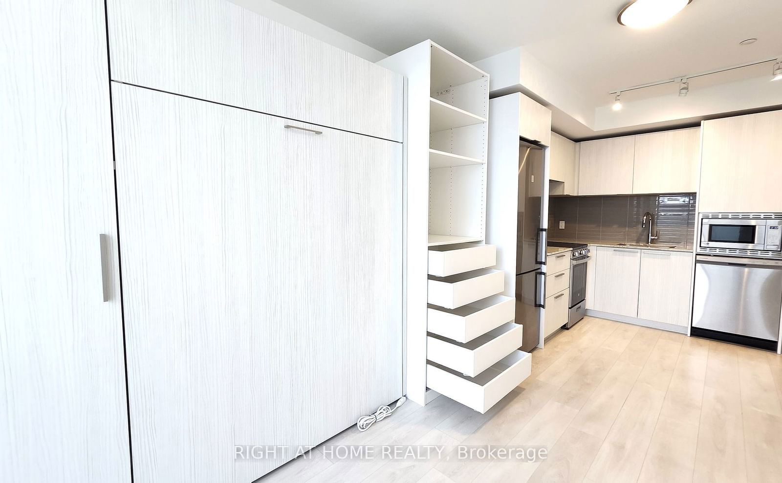 501 Yonge St, unit 2704 for sale