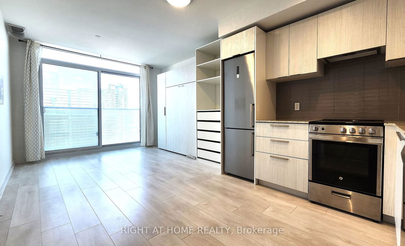 501 Yonge St, unit 2704 for sale