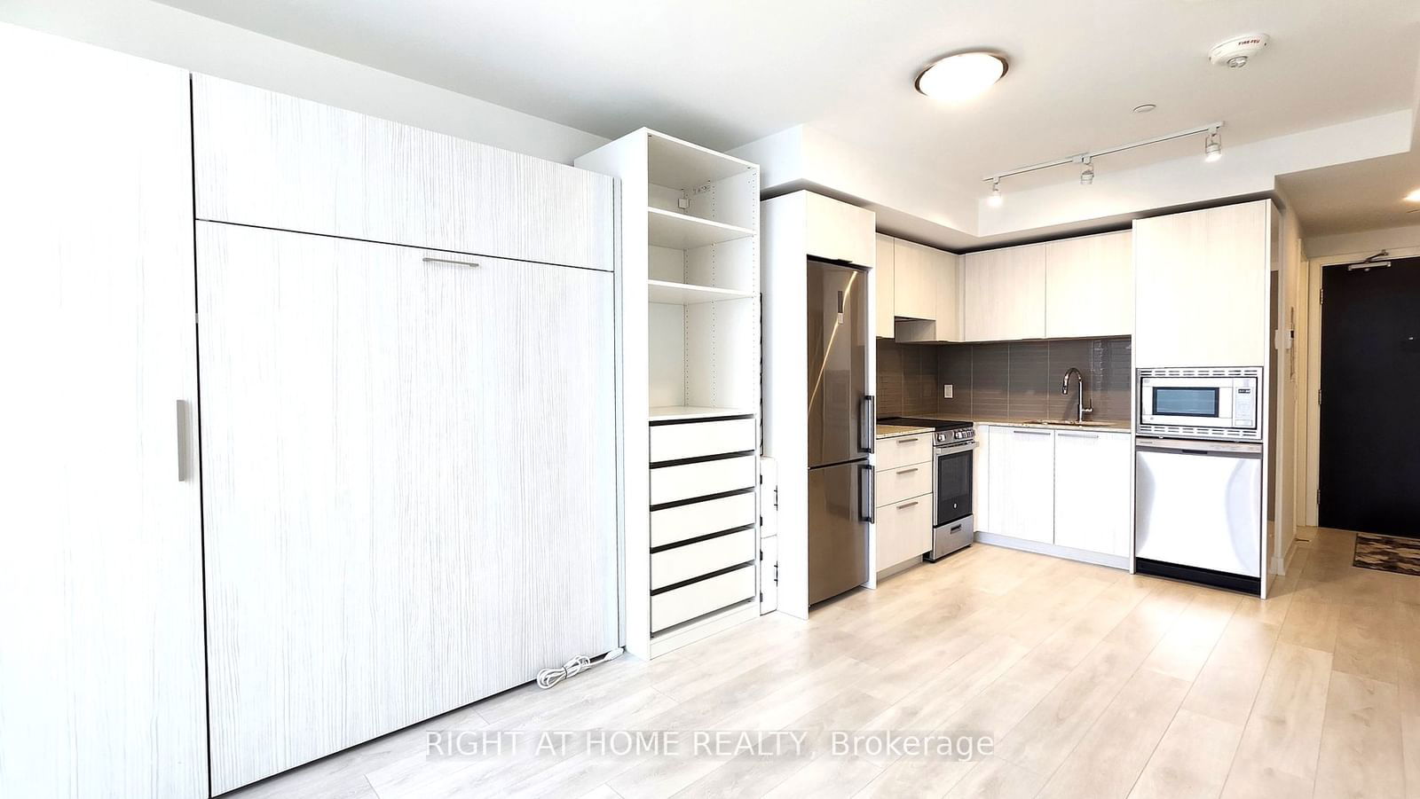 501 Yonge St, unit 2704 for sale