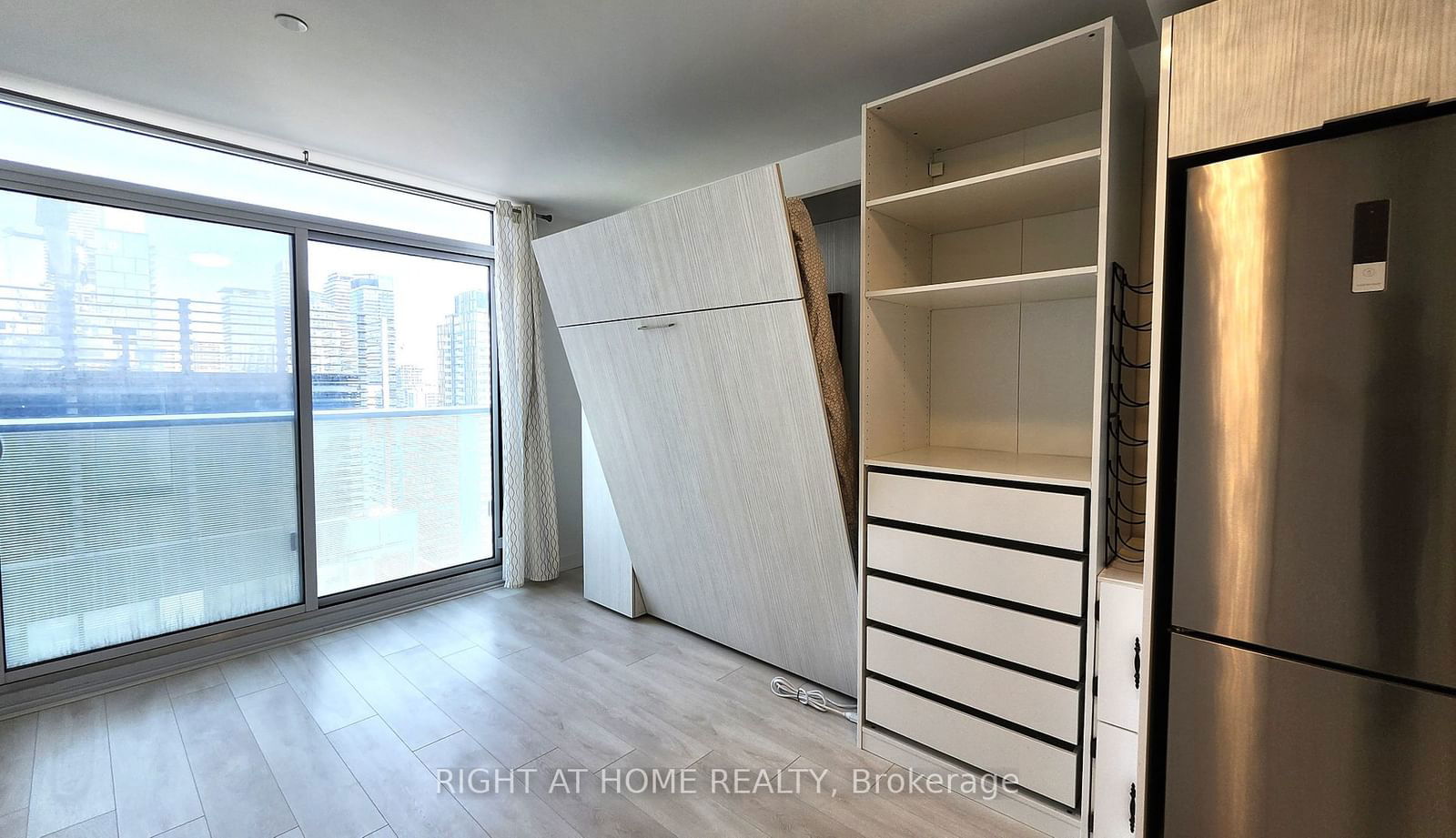 501 Yonge St, unit 2704 for sale