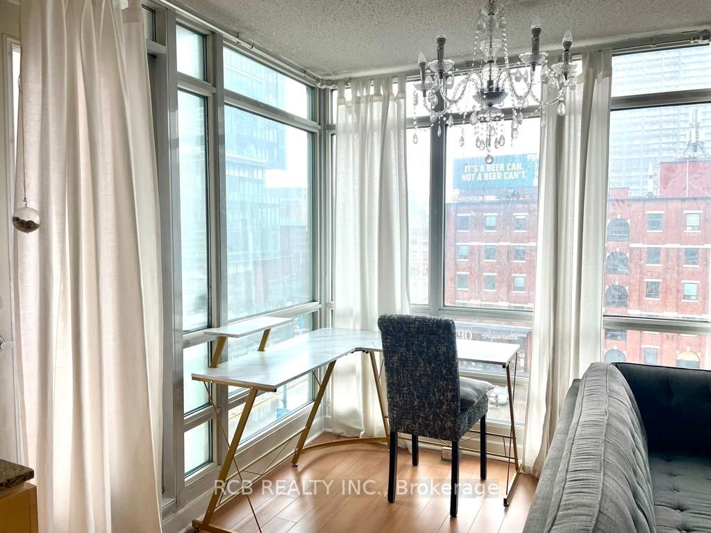 397 Front St W, unit 806 for rent