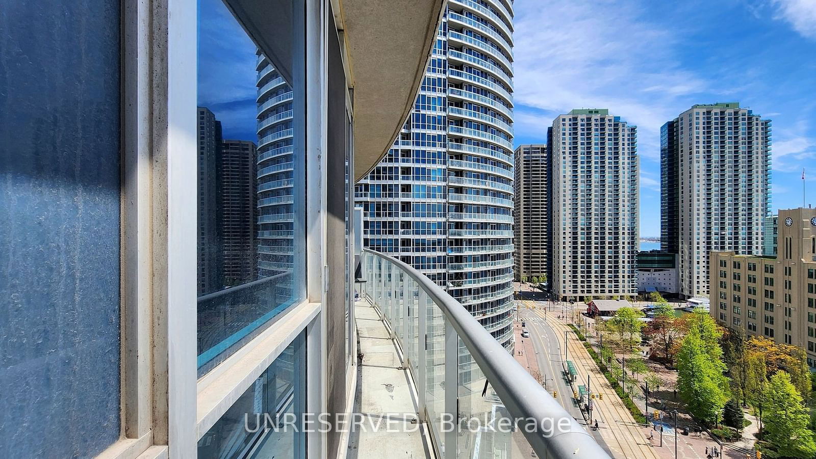 218 Queens Quay W, unit 1206 for sale