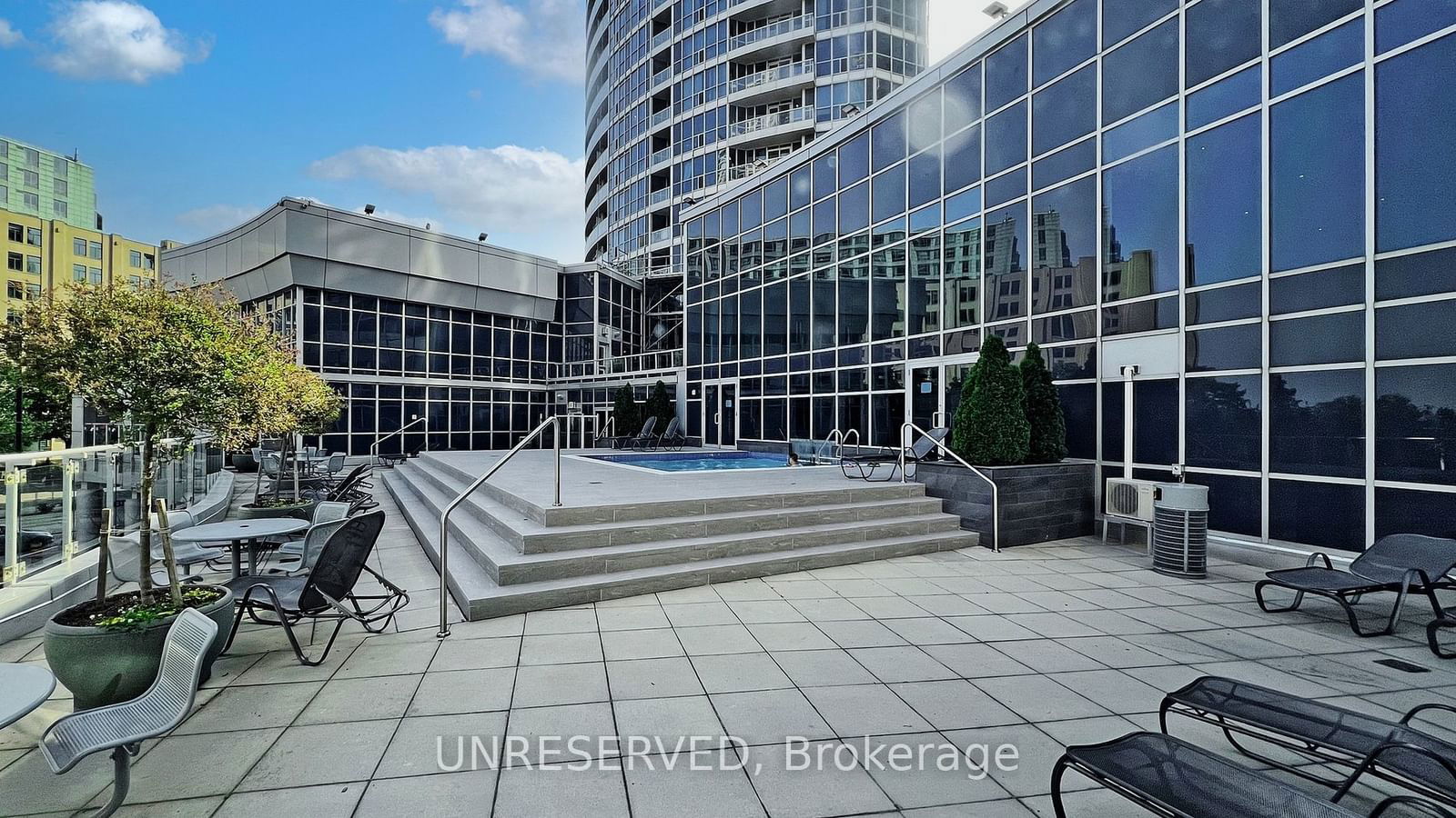 218 Queens Quay W, unit 1206 for sale