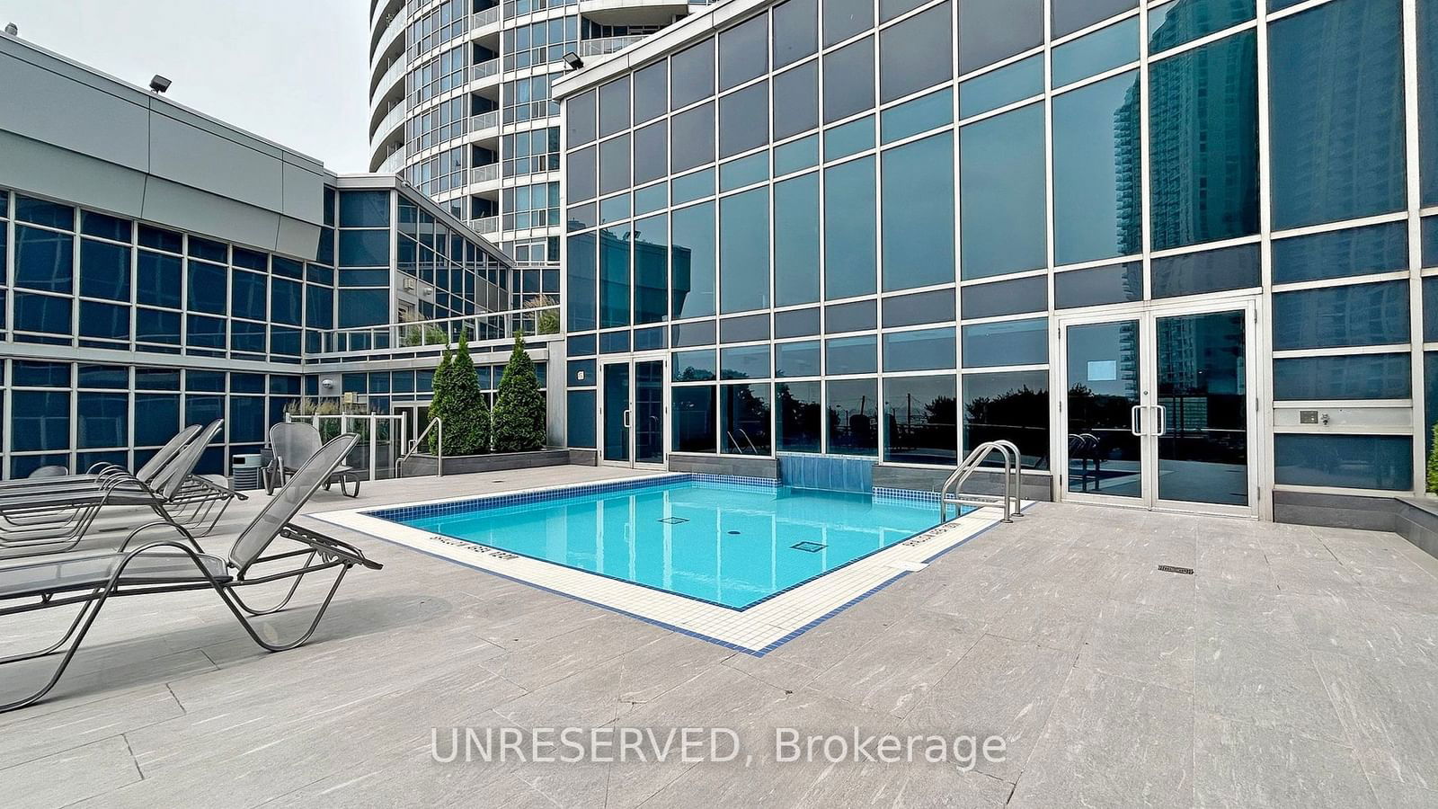 218 Queens Quay W, unit 1206 for sale