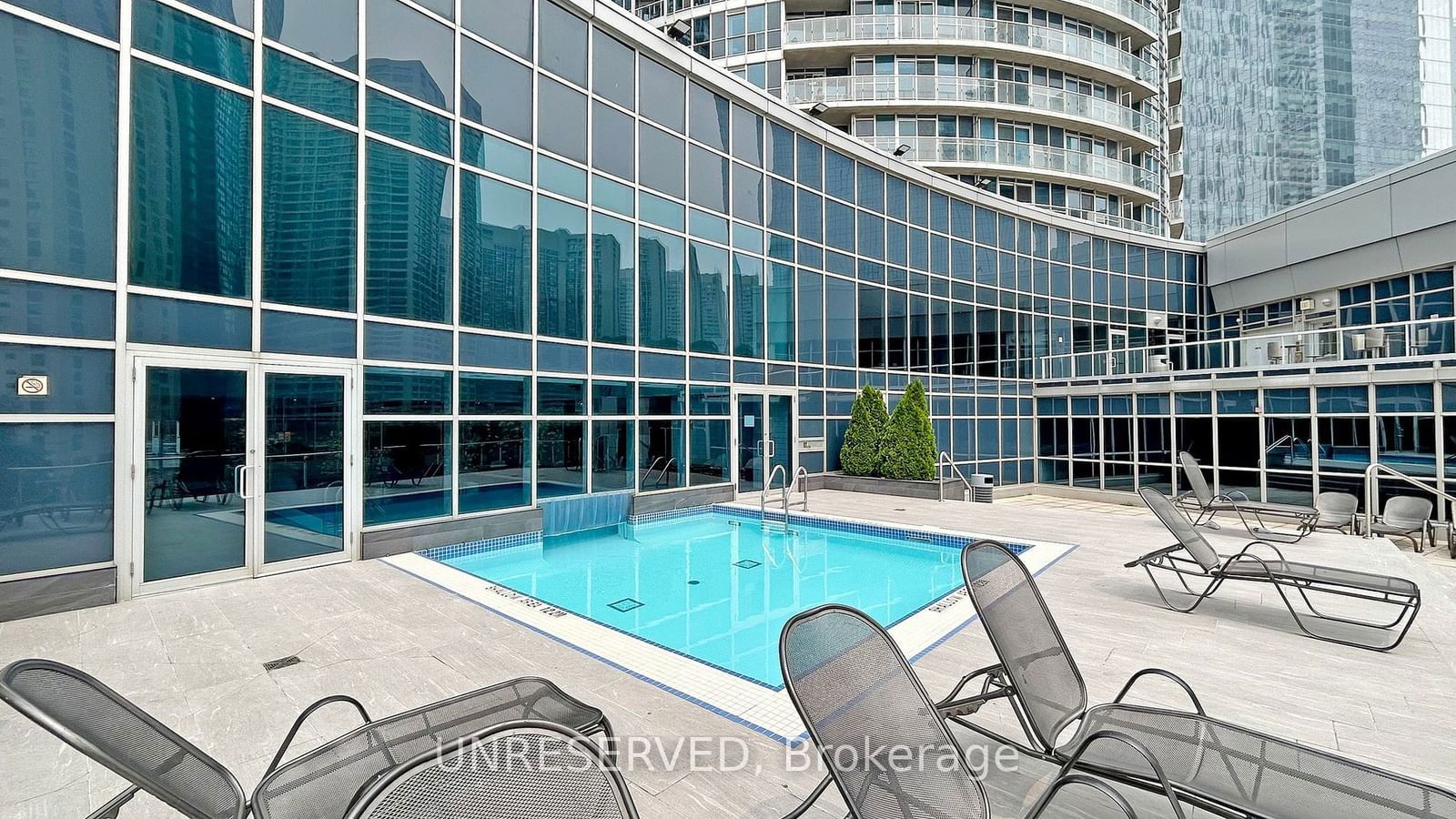 218 Queens Quay W, unit 1206 for sale