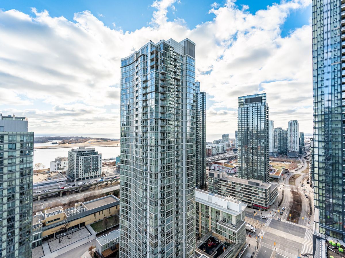 81 Navy Wharf Crt, unit 3205 for rent