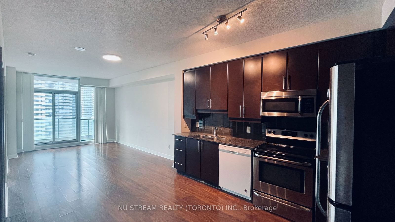 33 Bay St, unit 3113 for rent