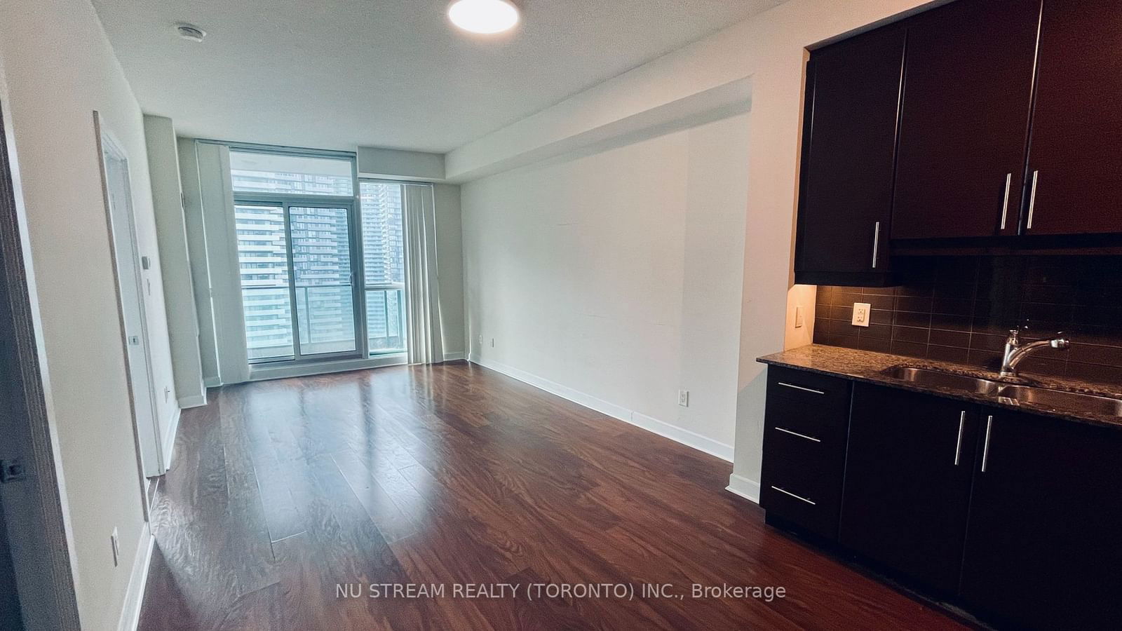 33 Bay St, unit 3113 for rent