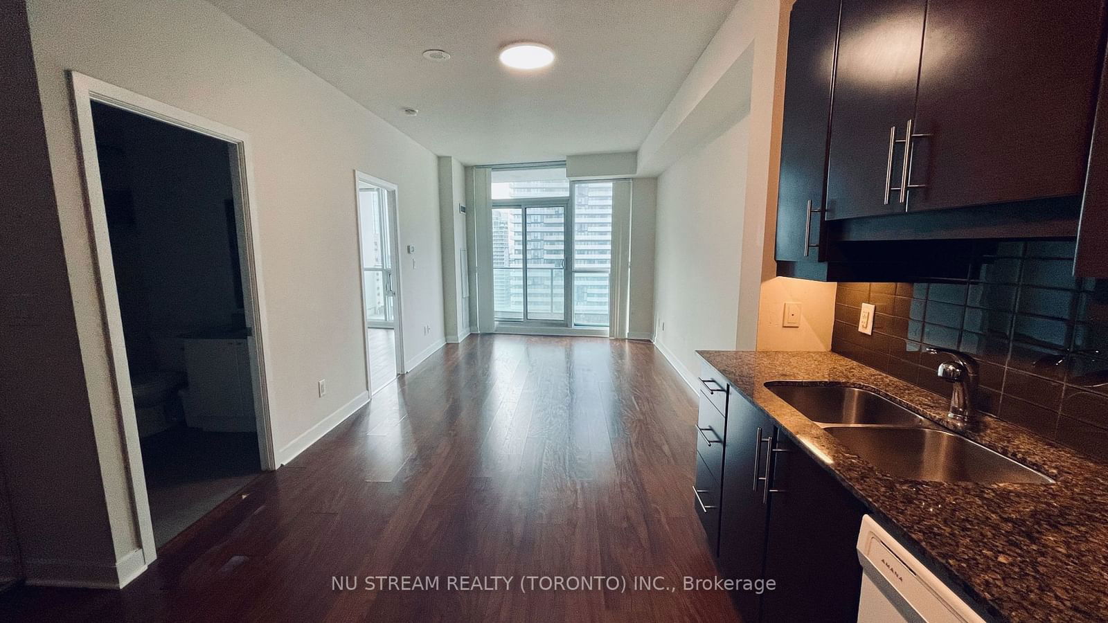 33 Bay St, unit 3113 for rent