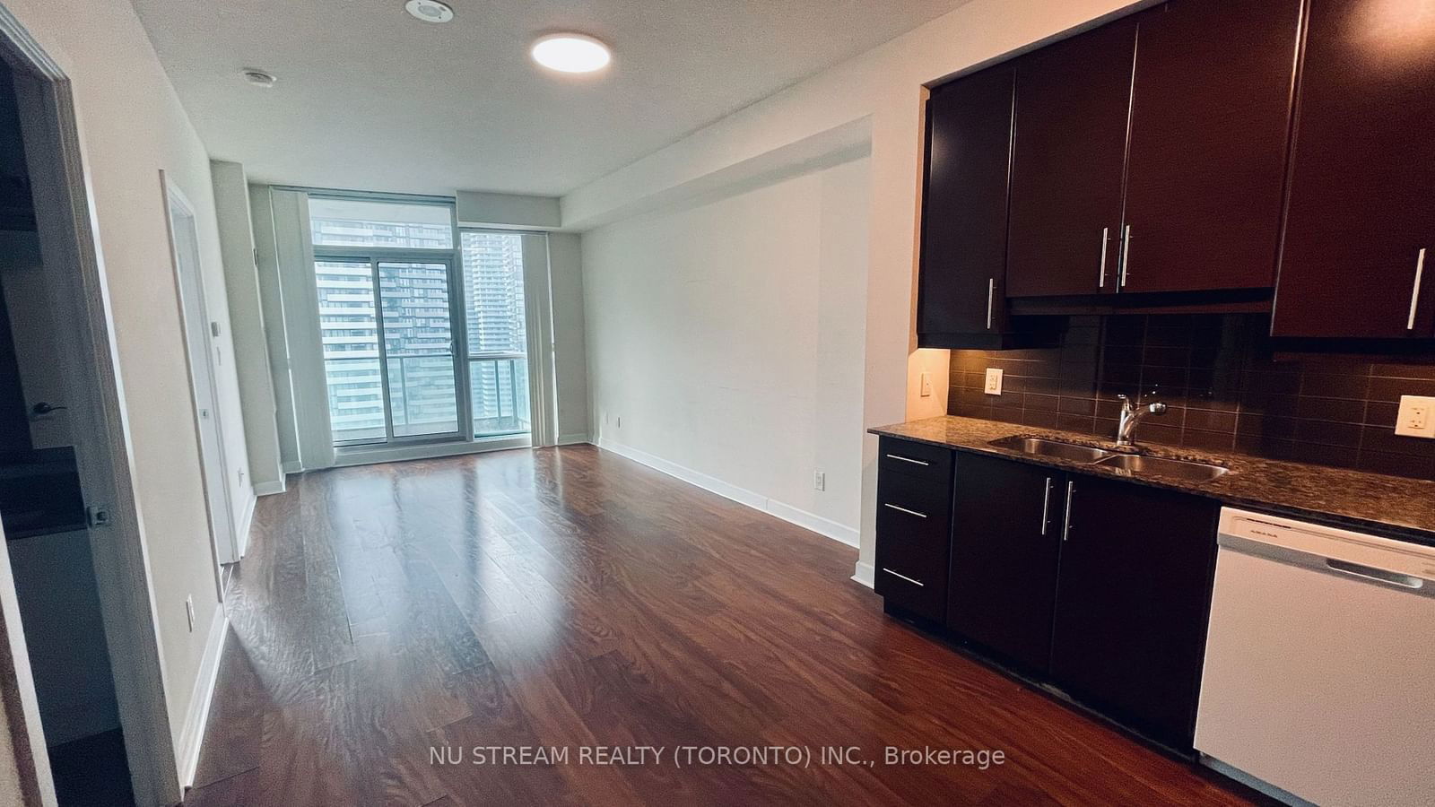 33 Bay St, unit 3113 for rent