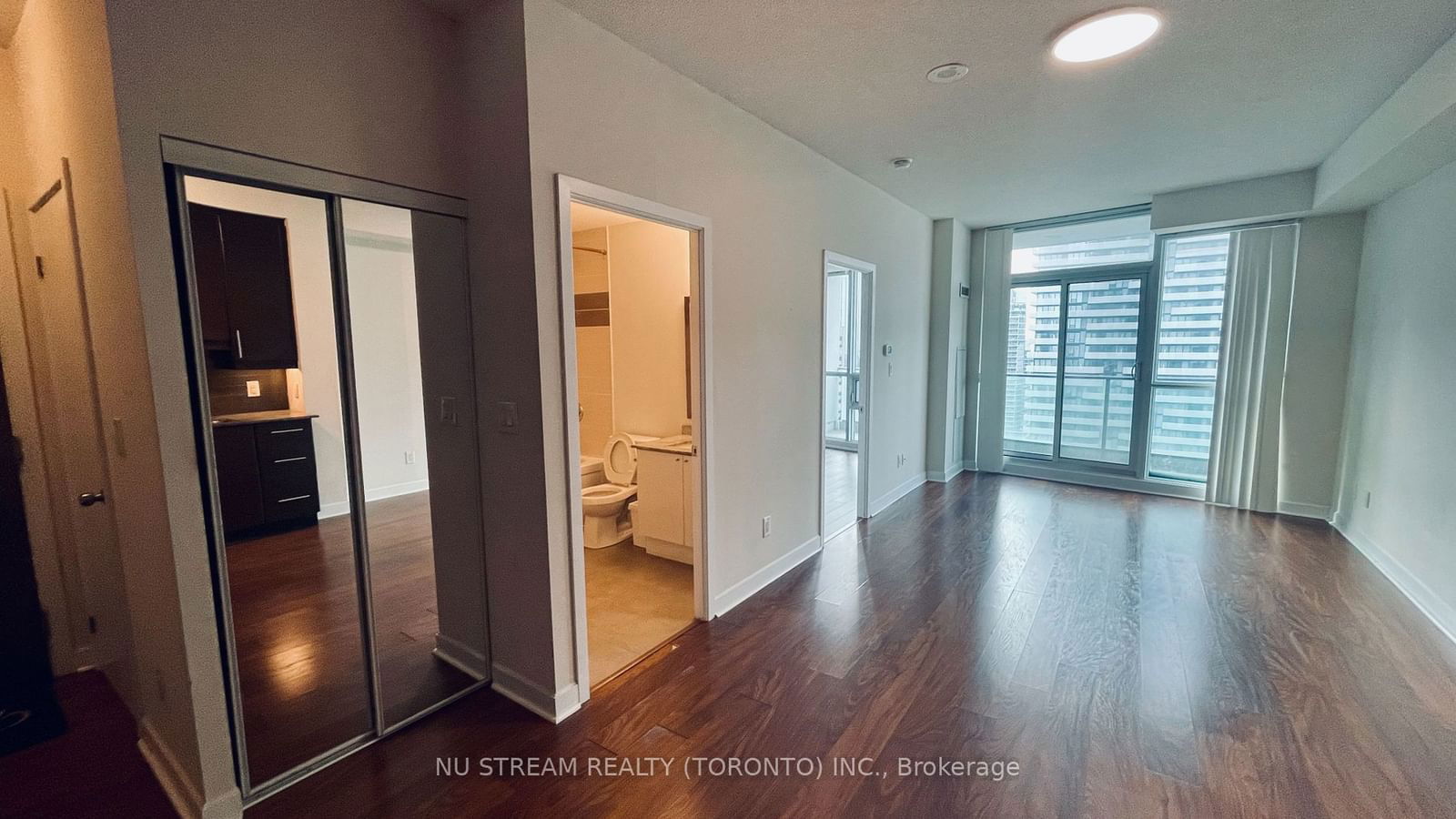 33 Bay St, unit 3113 for rent