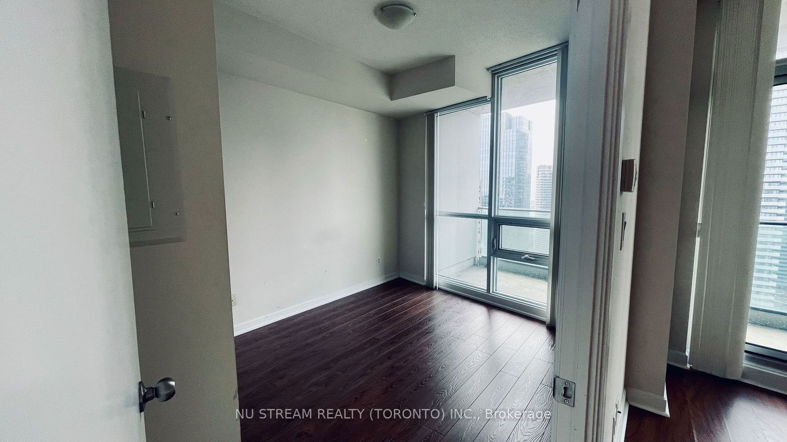 33 Bay St, unit 3113 for rent