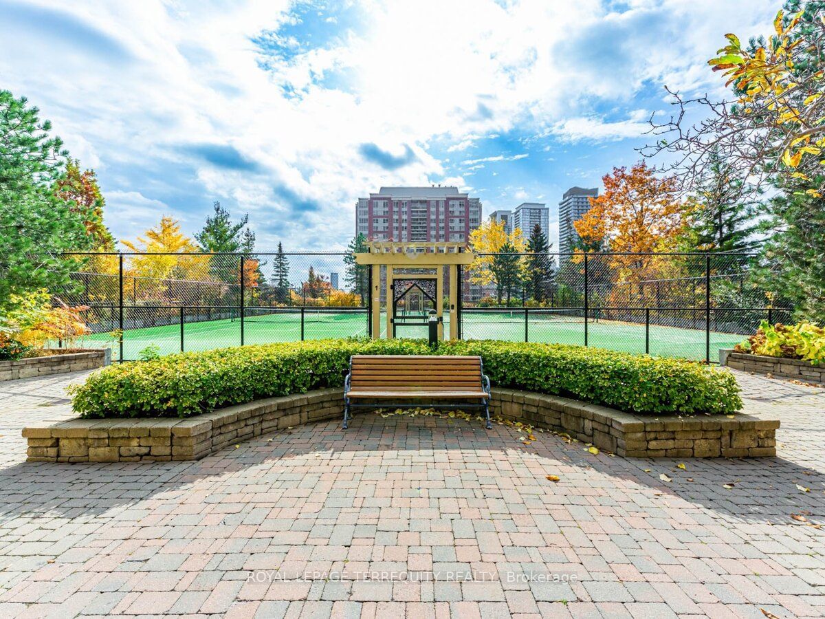 Triomphe-East Tower Condos, North York, Toronto