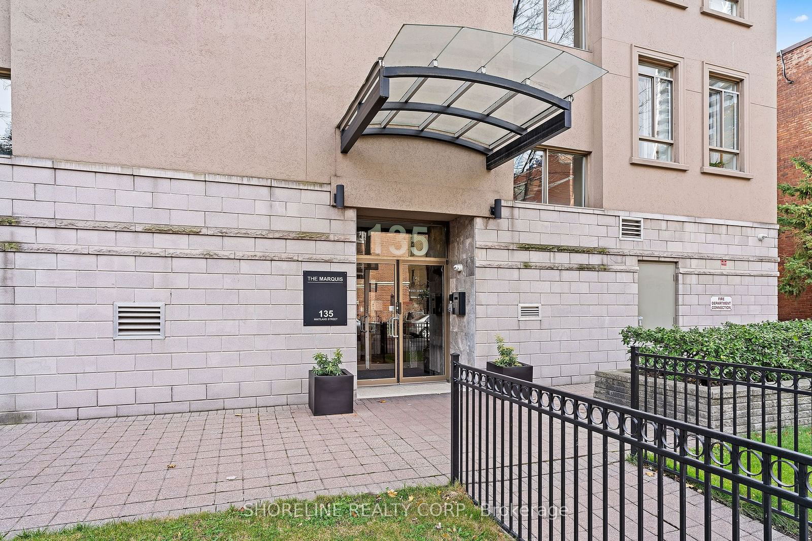 135 Maitland St, unit 401 for rent