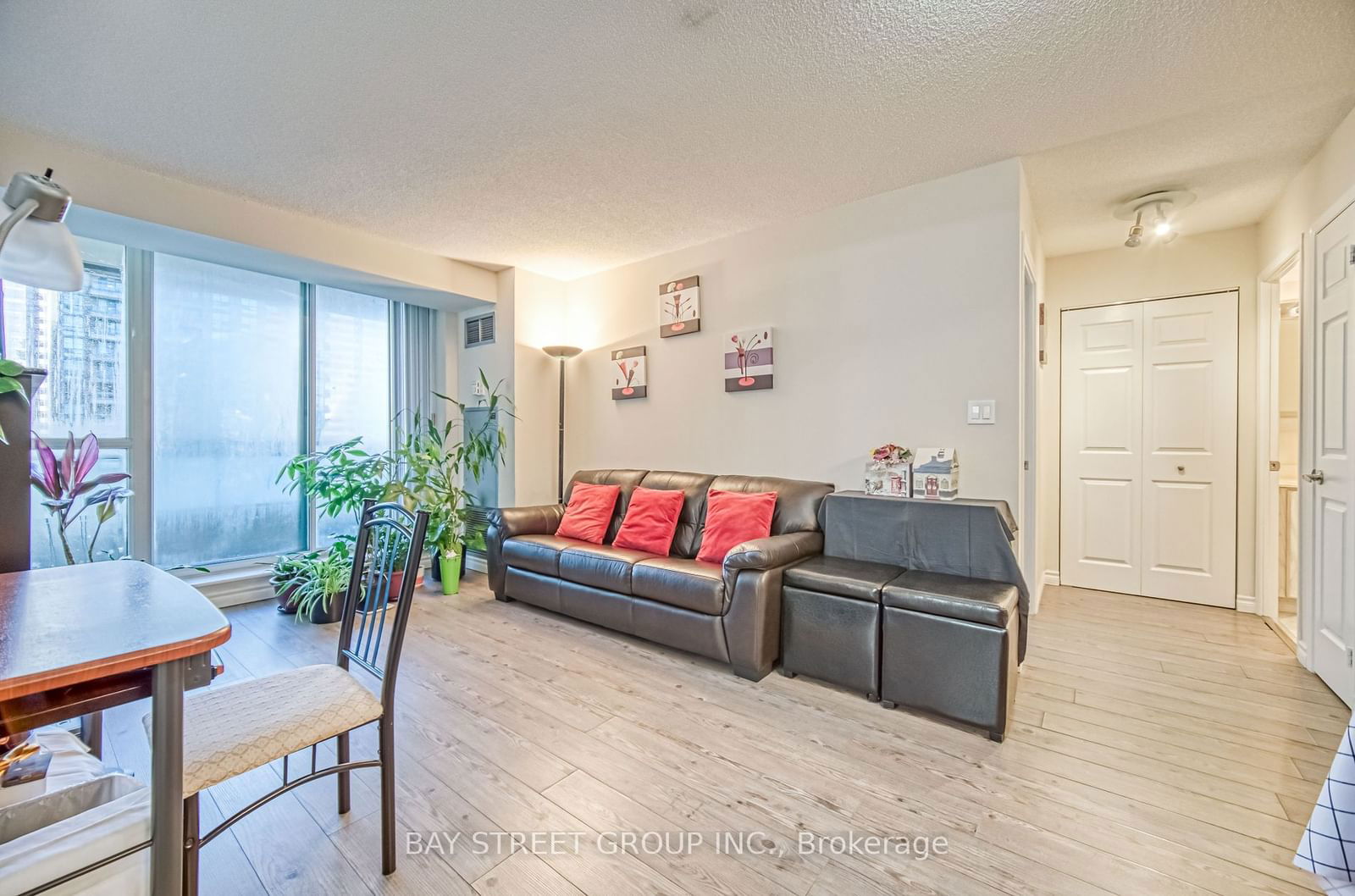 39 Pemberton Ave, unit 601 for sale