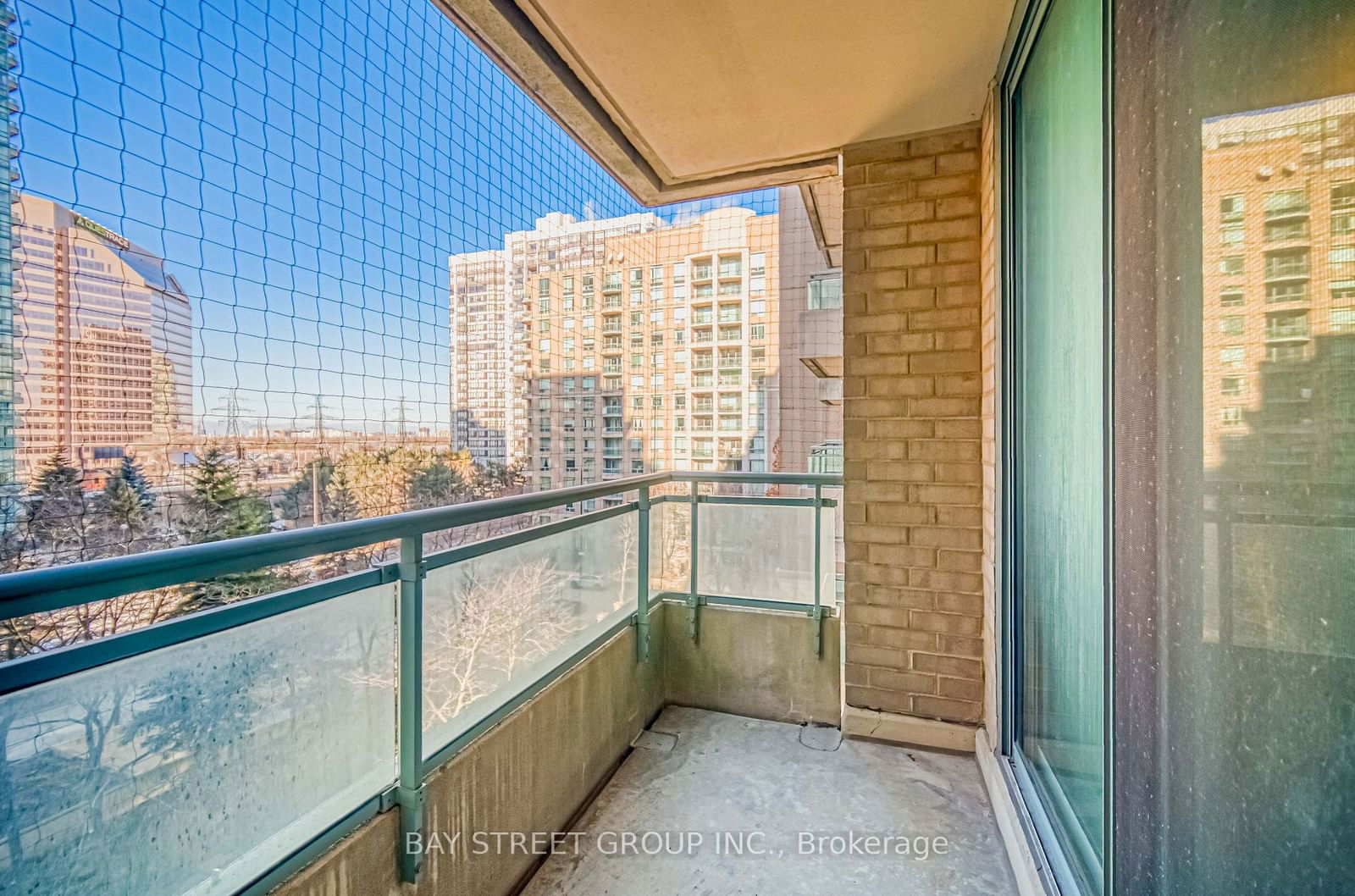 39 Pemberton Ave, unit 601 for sale