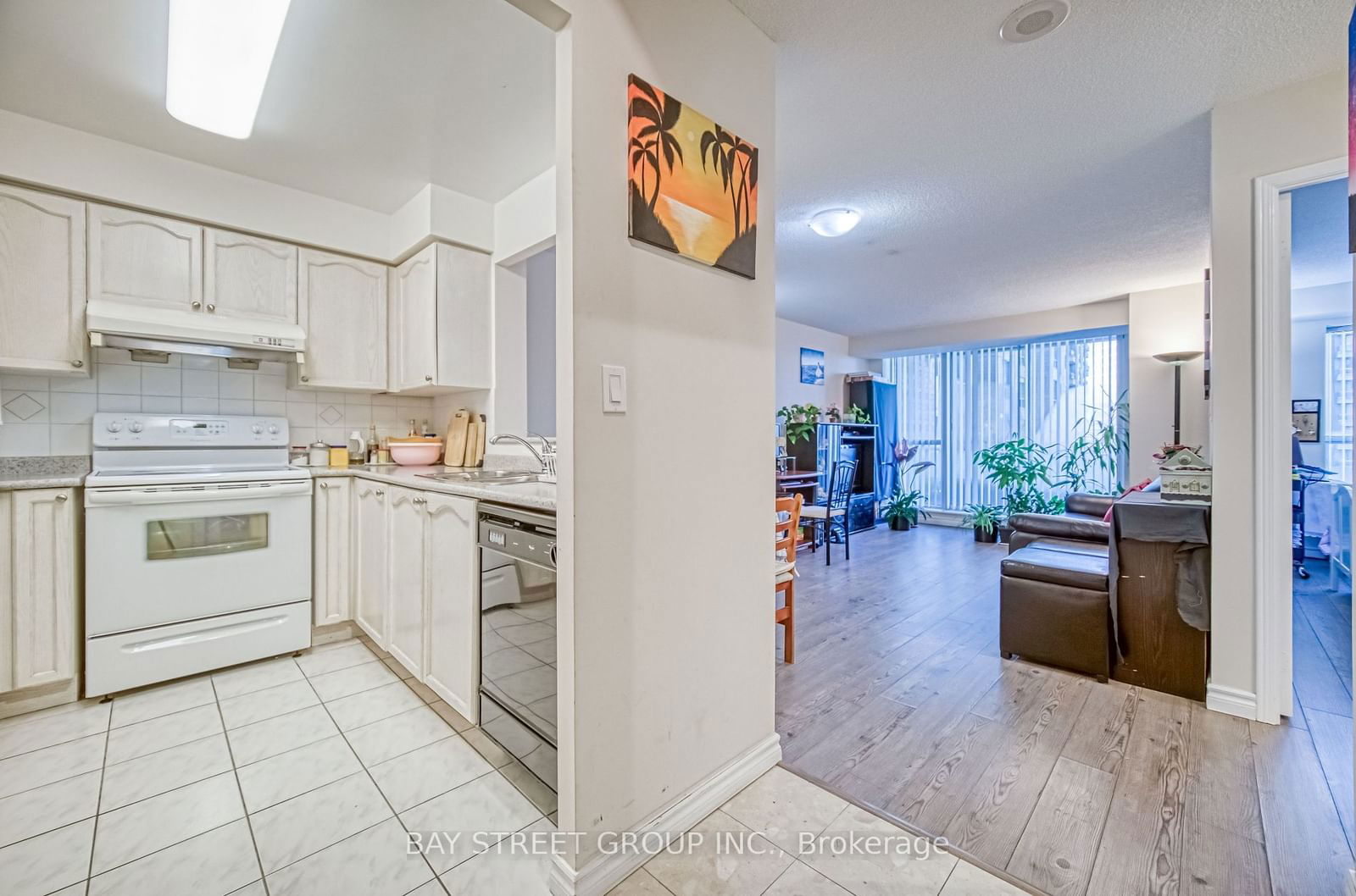 39 Pemberton Ave, unit 601 for sale