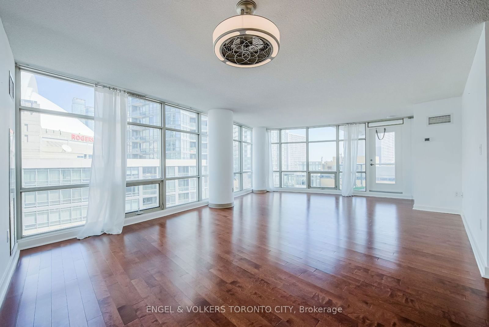 10 Navy Wharf Crt, unit 609 for rent