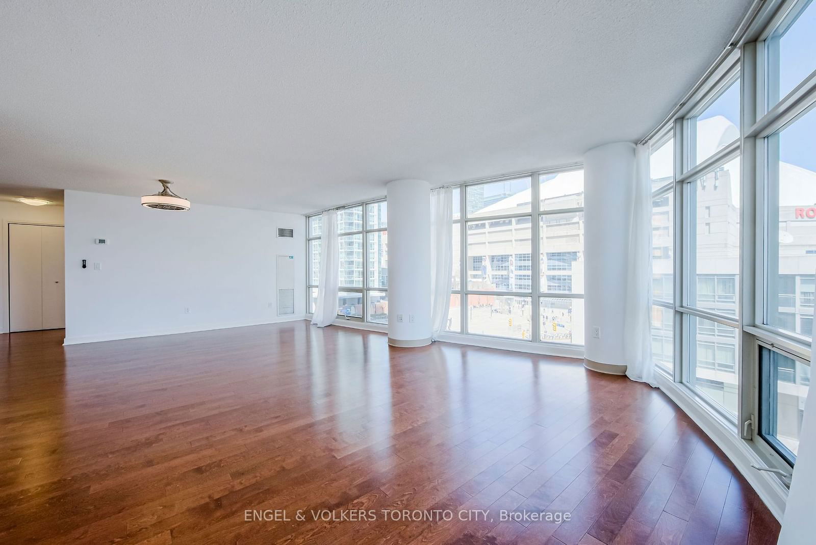 10 Navy Wharf Crt, unit 609 for rent