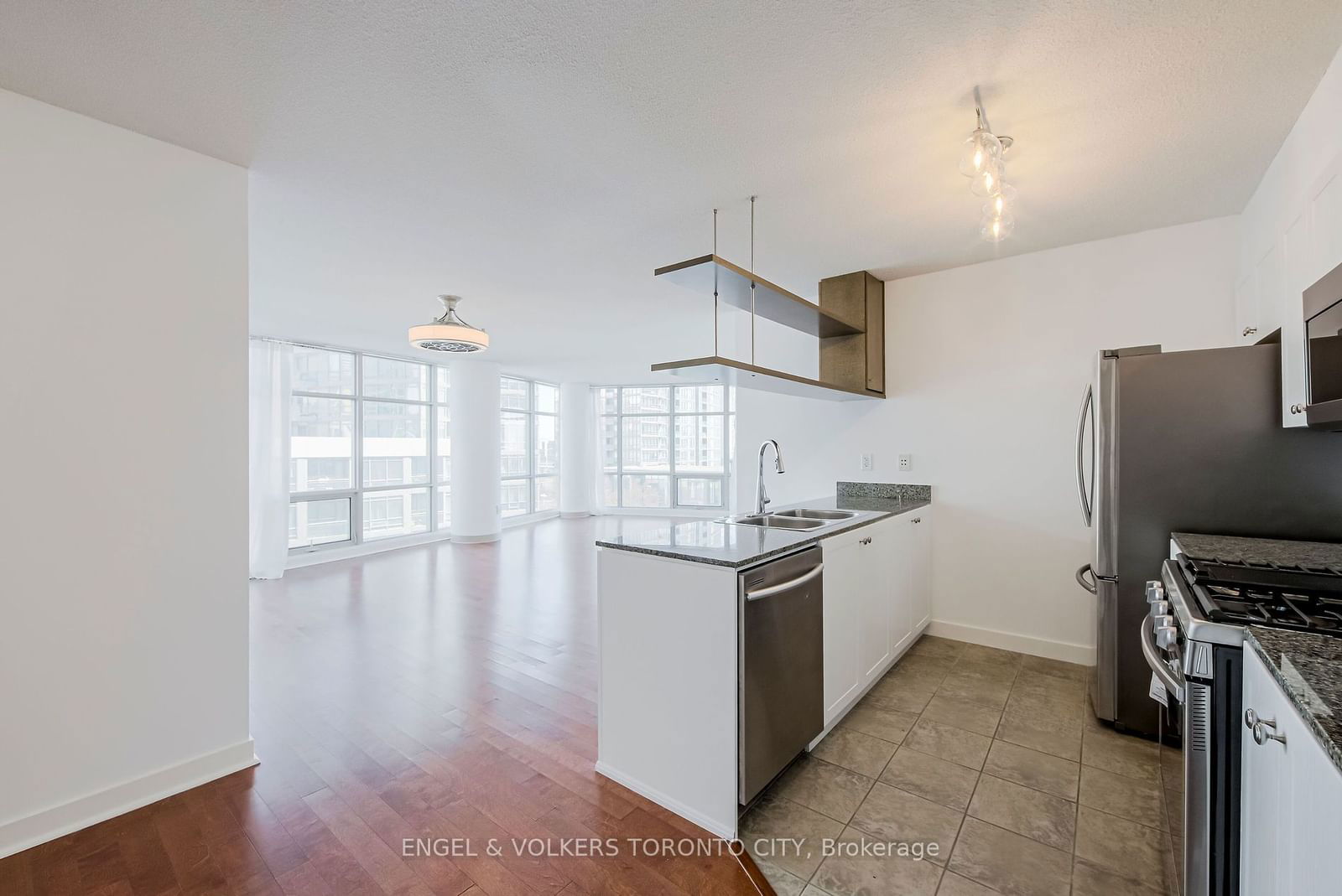 10 Navy Wharf Crt, unit 609 for rent