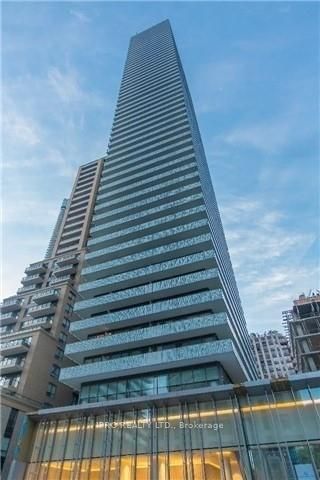 42 Charles St E, unit 910 for rent