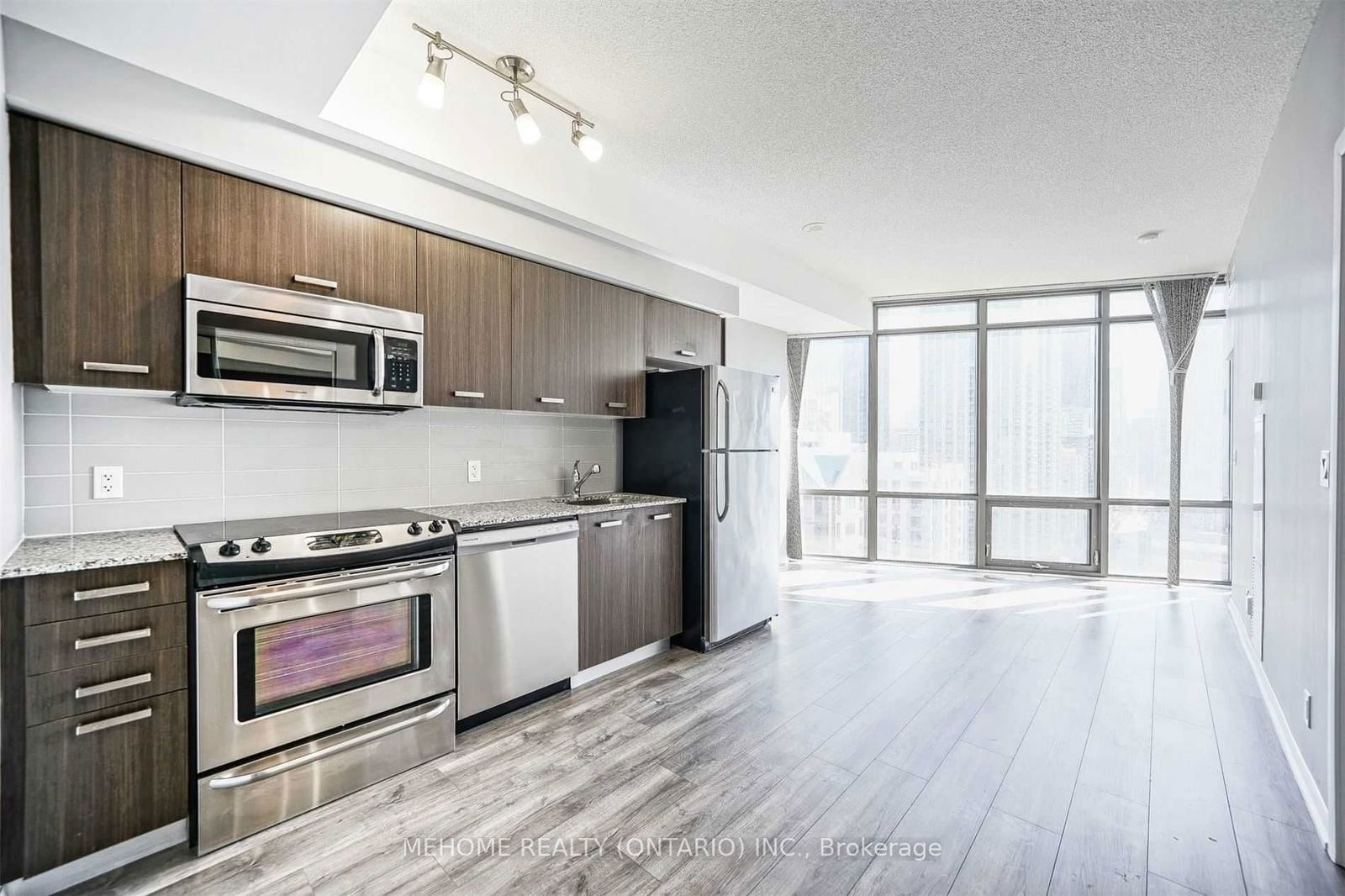 832 Bay St, unit 1609 for rent