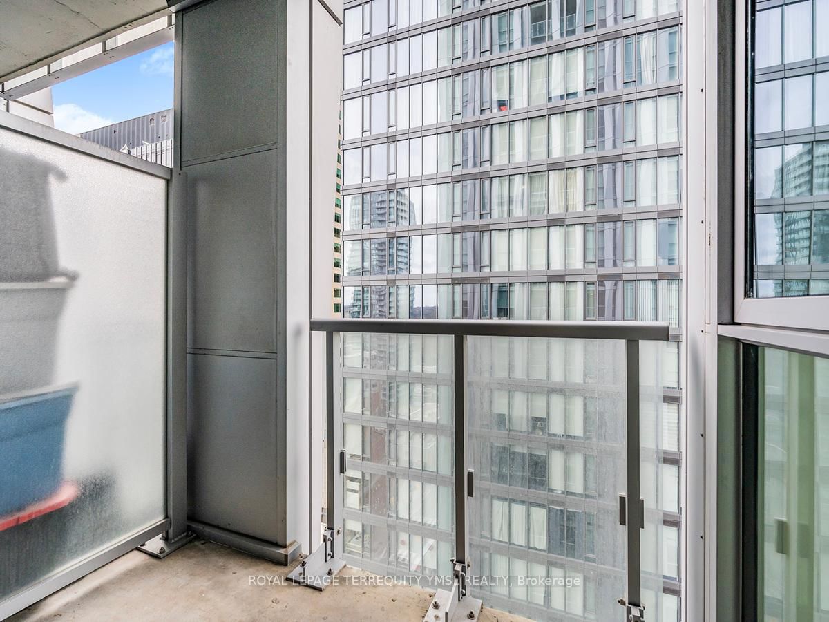 1 Yorkville Ave, unit 1601 for sale