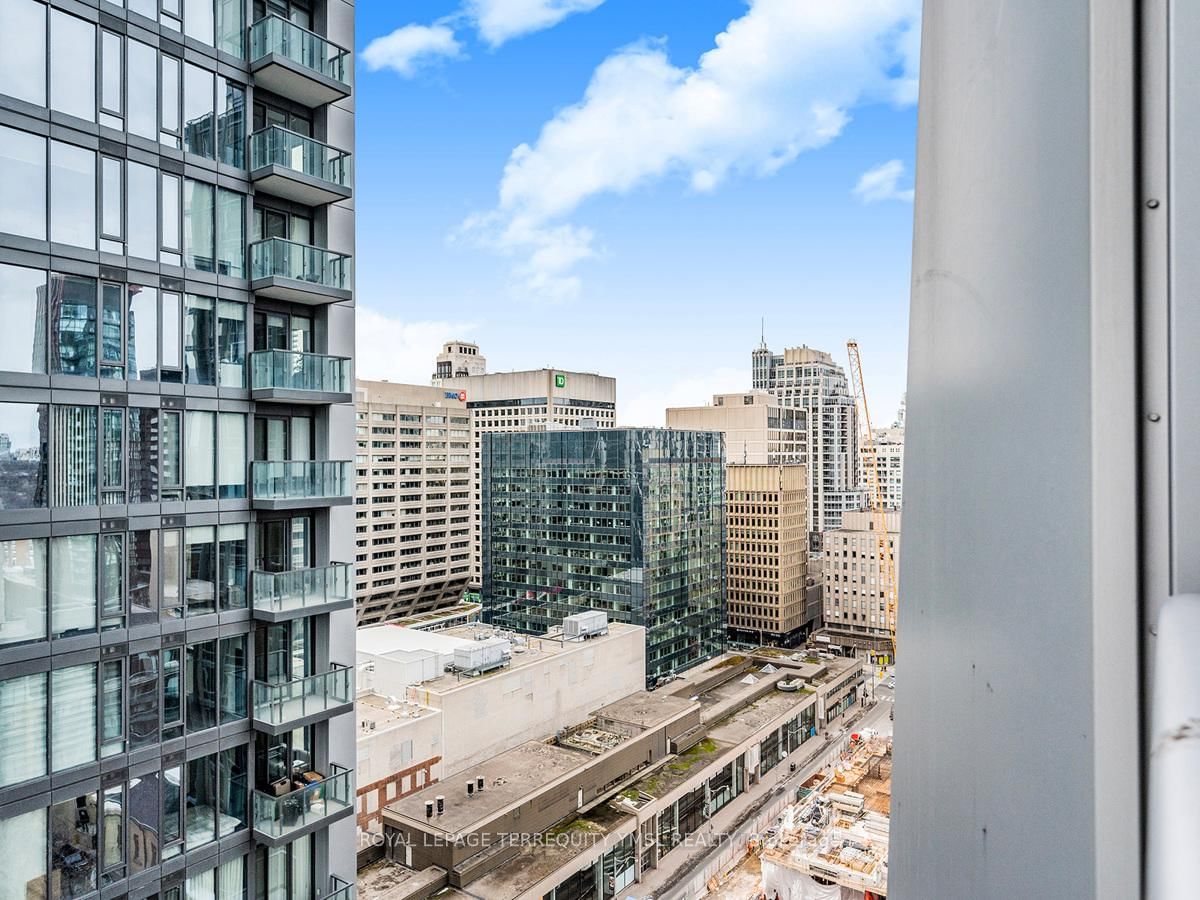 1 Yorkville Ave, unit 1601 for sale