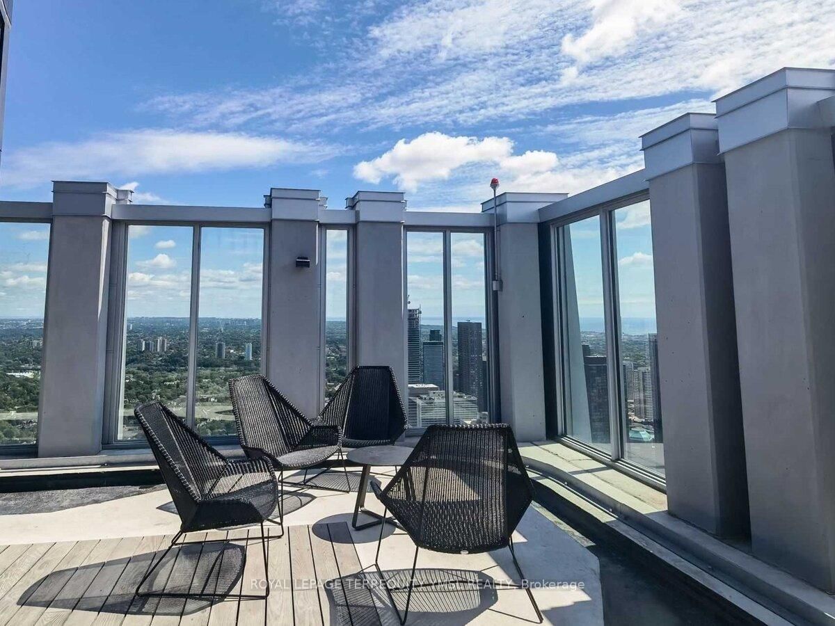 1 Yorkville Ave, unit 1601 for sale