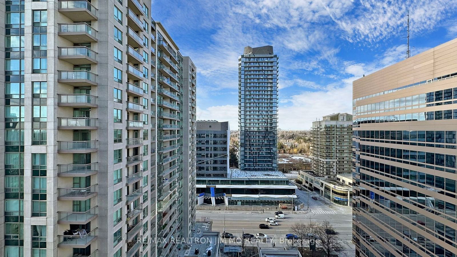 256 Doris Ave, unit 2002 for sale