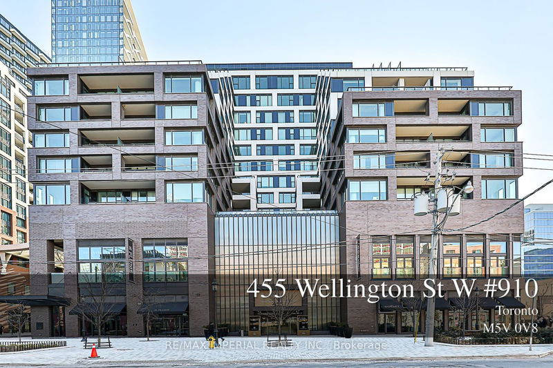 455 Wellington St W, unit 910 for sale