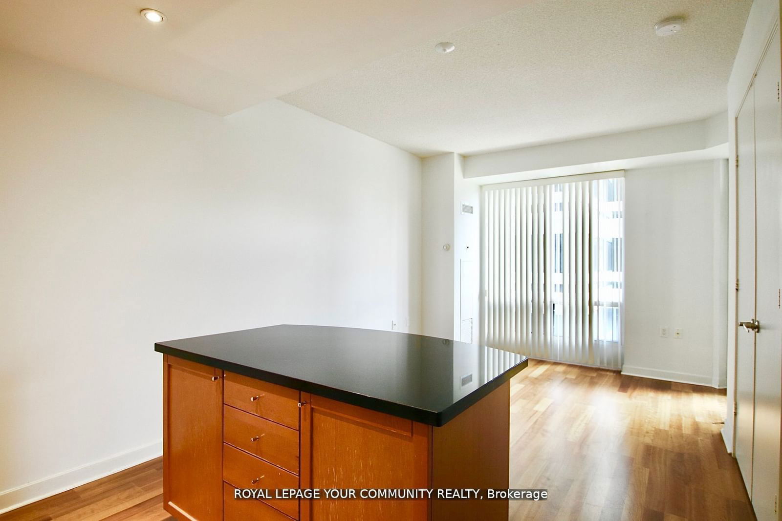 85 Bloor St E, unit 909 for sale