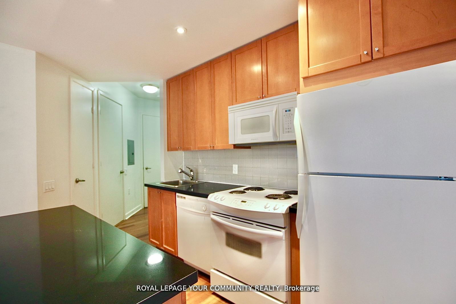 85 Bloor St E, unit 909 for sale