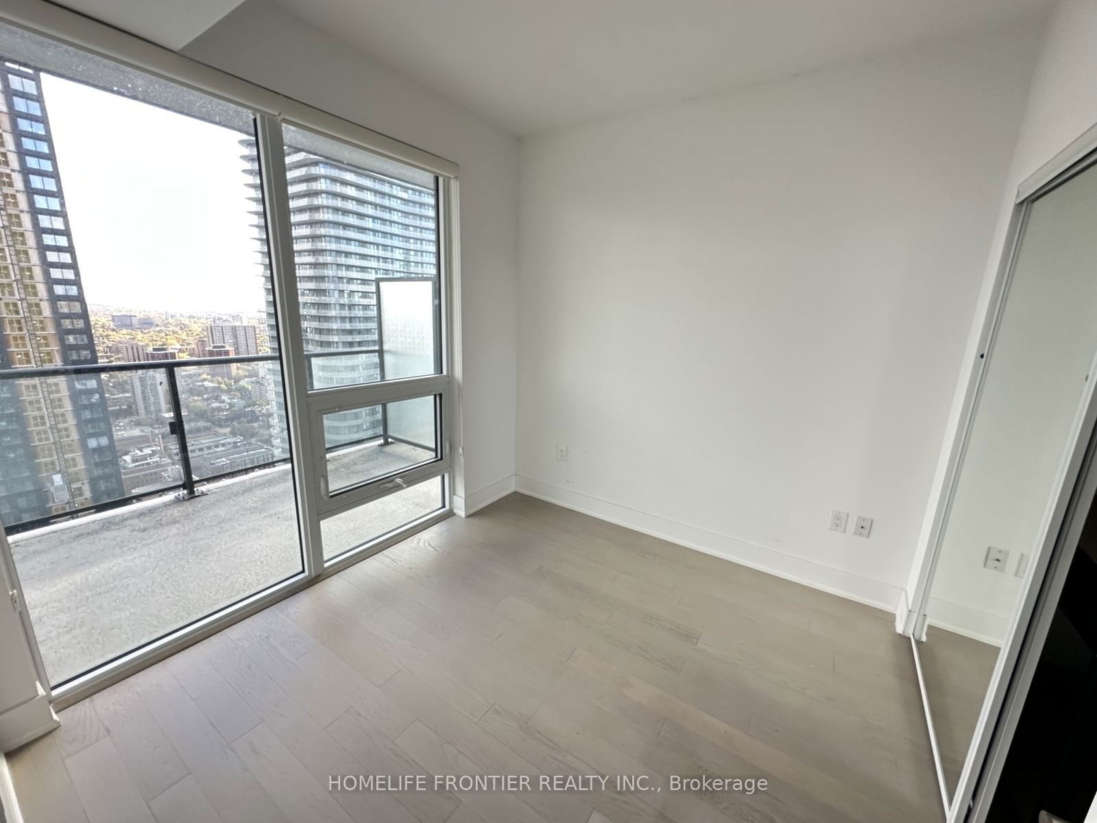 955 Bay St, unit 3901 for rent