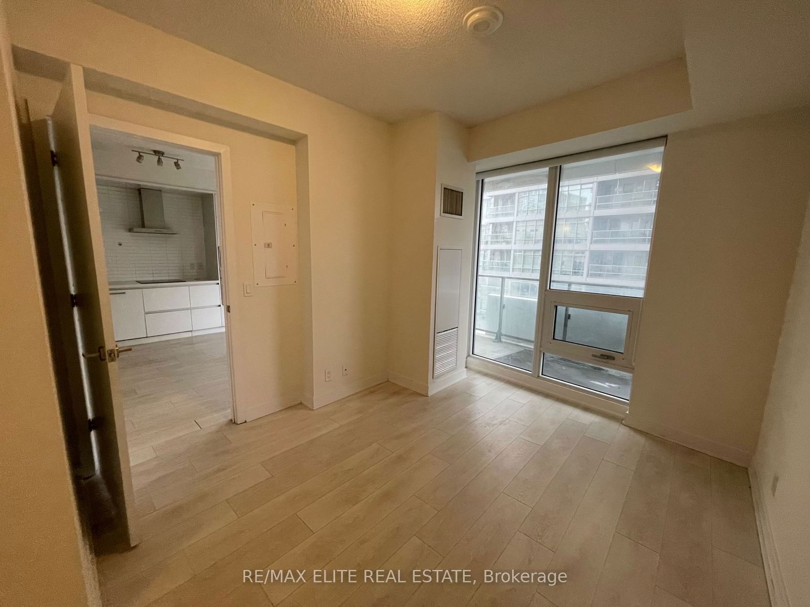 2221 Yonge St, unit 1105 for rent