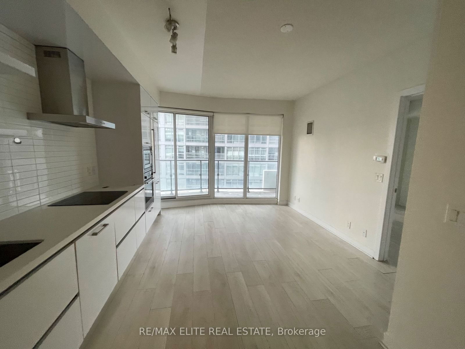 2221 Yonge St, unit 1105 for rent