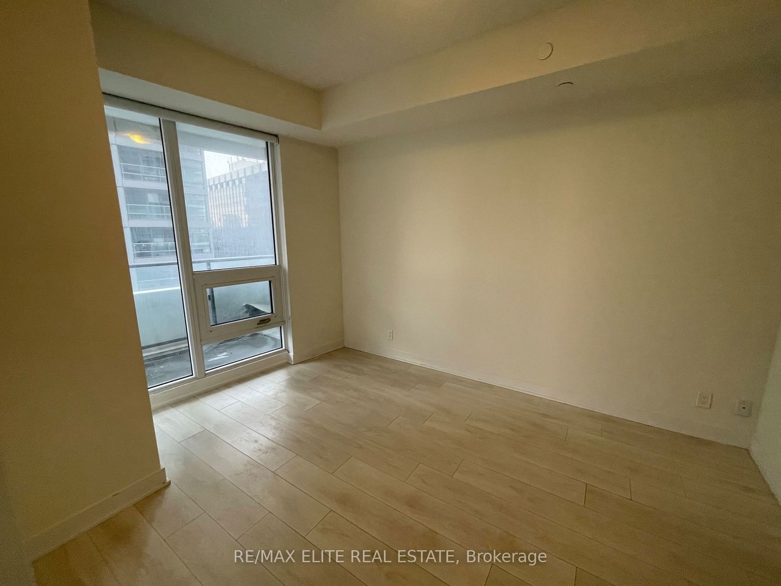 2221 Yonge St, unit 1105 for rent