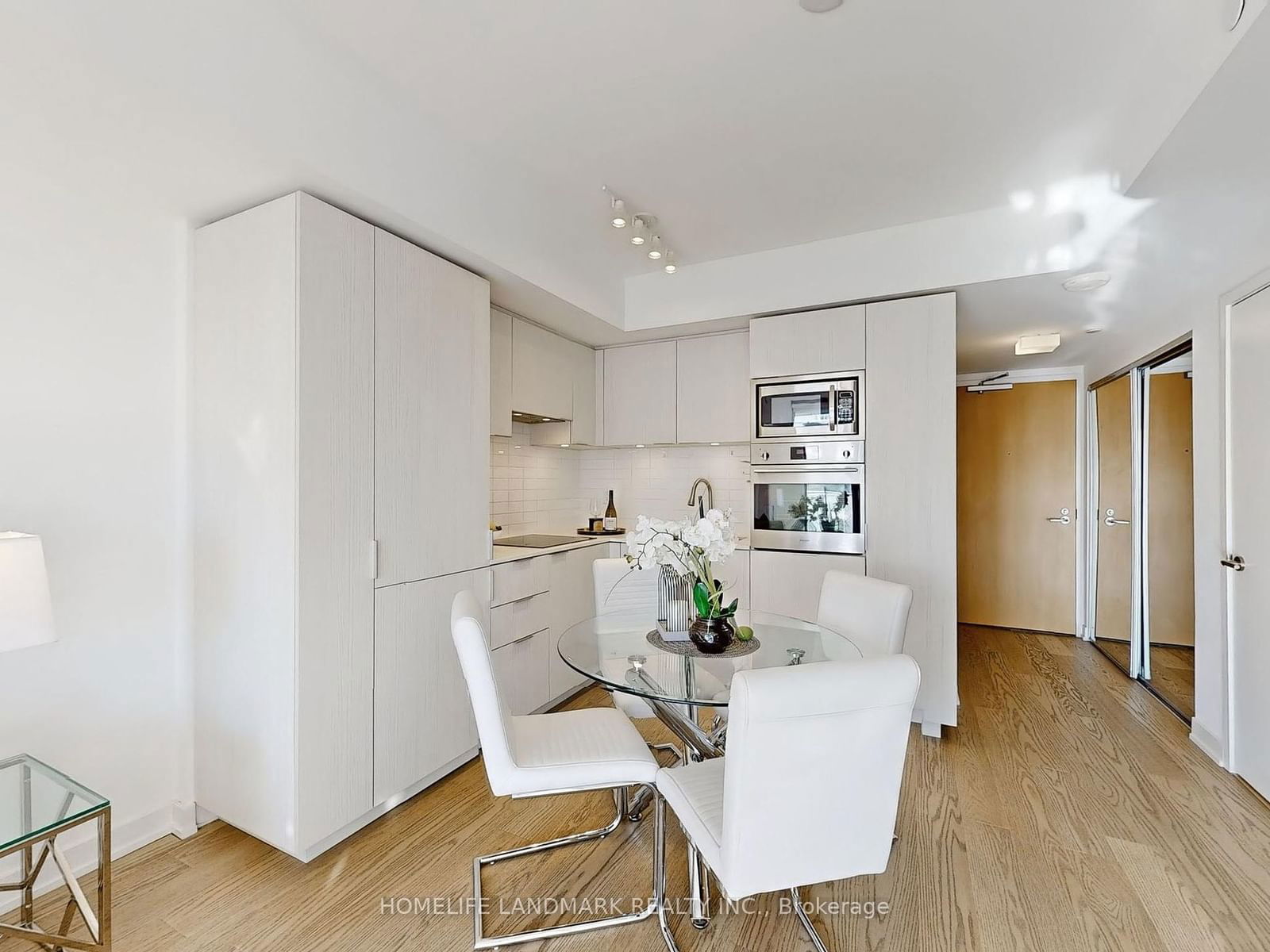 11 Wellesley St W, unit 3203 for sale