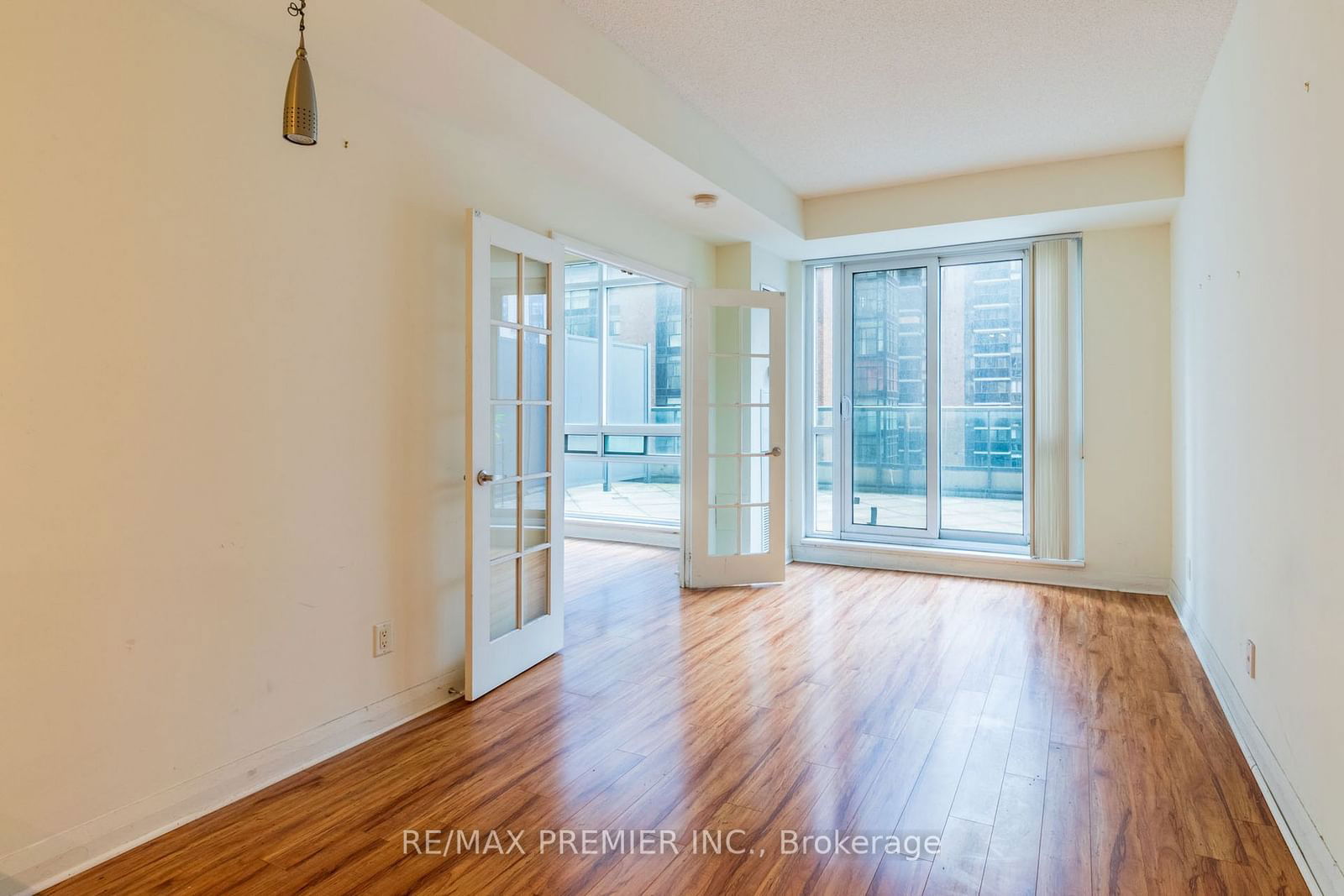 1121 Bay St, unit 402 for rent