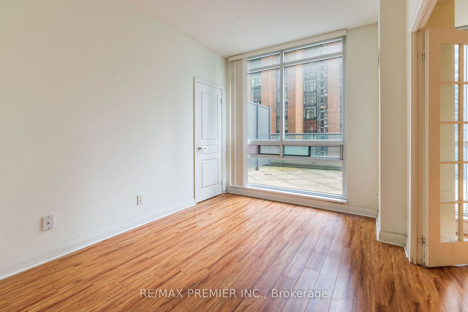 1121 Bay St, unit 402 for rent